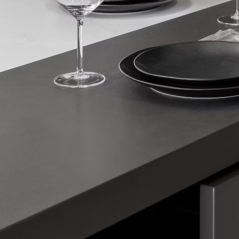 Détails et zoom plan travail céramique Dekton Domoos