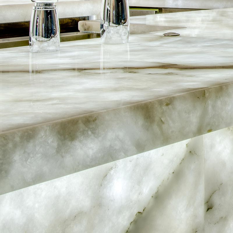Ilot cuisine avec lumière LED en granit Quartzite Sensa® Cristalo