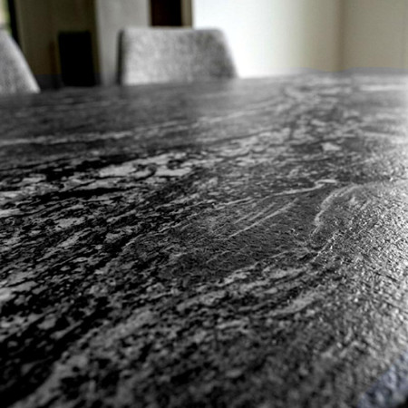 Finition satinée granit noir veiné blanc Makalu