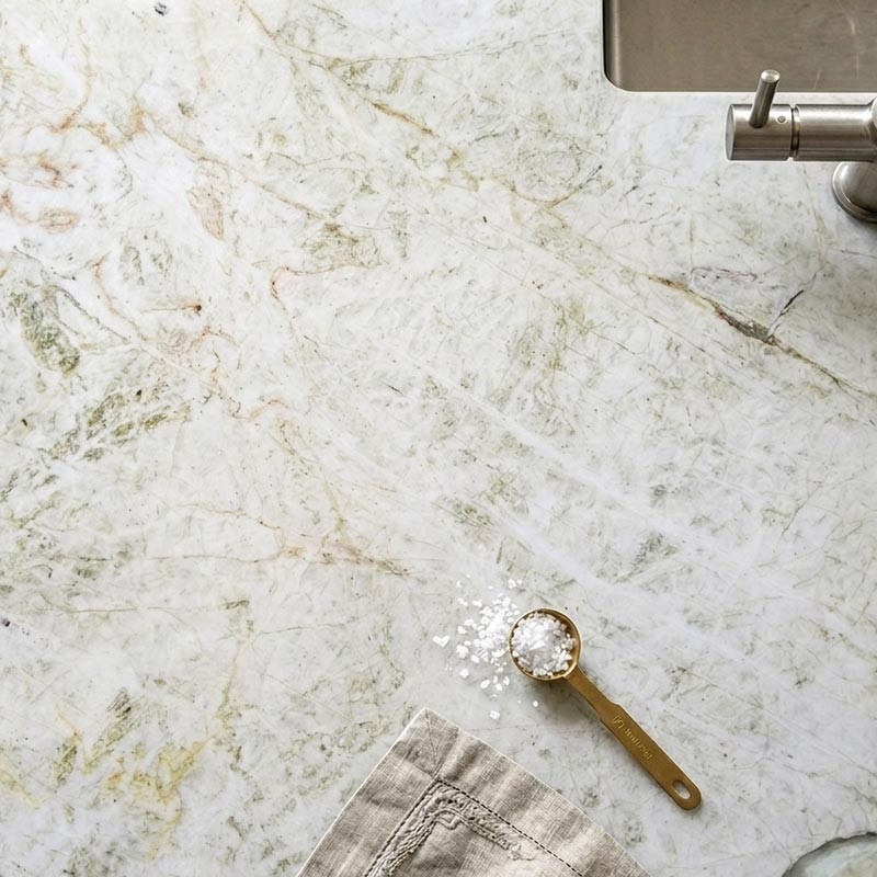 détails Plan de travail cuisine sur mesure en Quartzite Cristal Jade