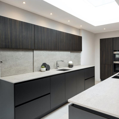 Cuisine avec plan de travail en Dekton sur-mesure Keon
