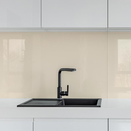 Cuisine avec crédence sur-mesure en verre trempé 6 mm beige brillant