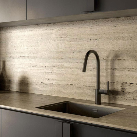 Détails Ilot central en dekton Nebu effet travertino