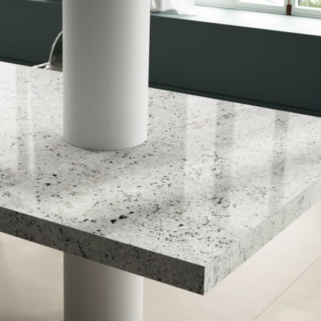Ilot central de travail en Granit Sensa Colonial White
