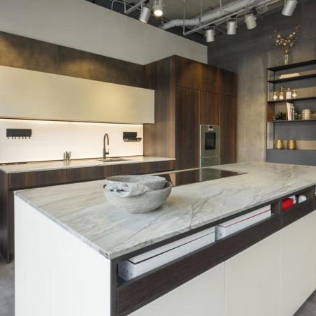 Plan de travail sur-mesure en granit sensa Platino by Cosentino
