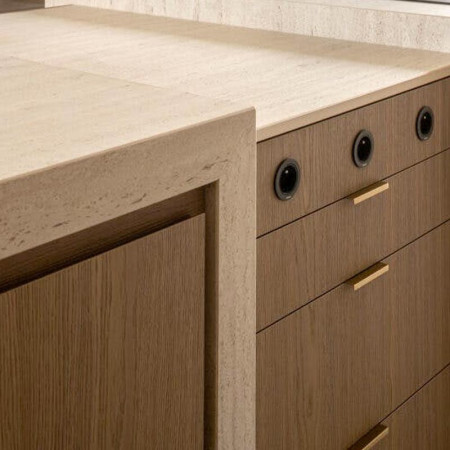 finition plan de travail cuisine sur mesure en Dekton Marmorio