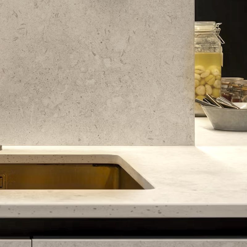 Zoom Plan de travail cuisine en Dekton VK01 Nebbia